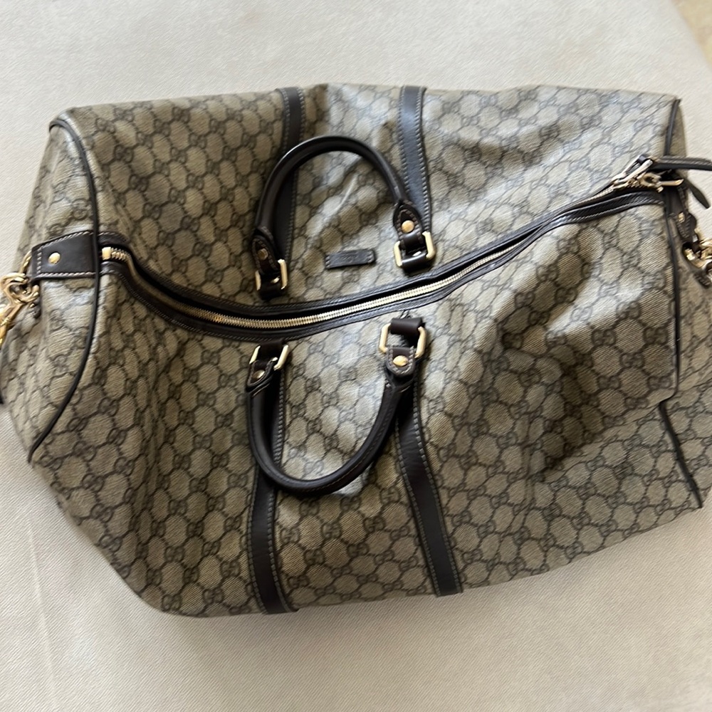 100% authentic Gucci grab and go carry on duffel bag pristine condition